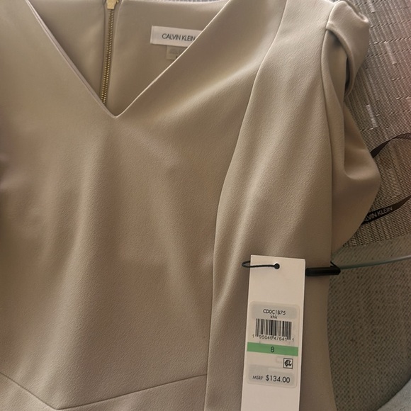 Calvin Klein size 8 dress with tulip sleeves - Picture 2 of 2